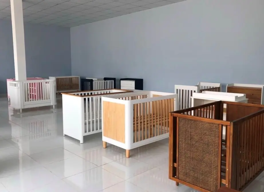 Cũi gỗ tại showroom xưởng Tân Phước